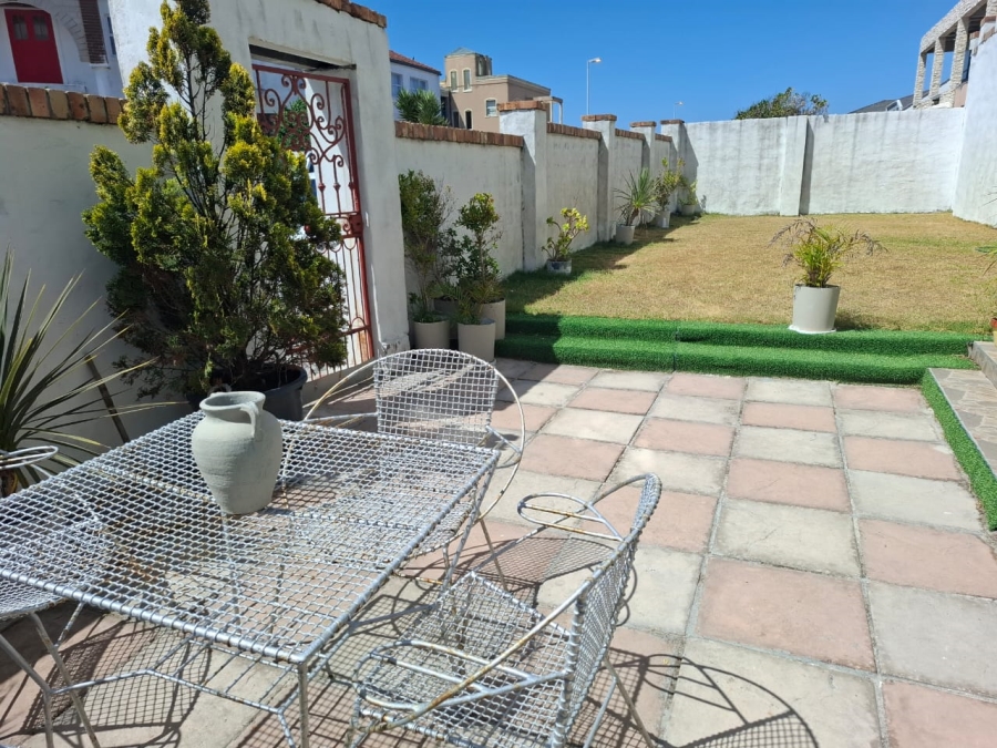 6 Bedroom Property for Sale in Pelican Heights Western Cape